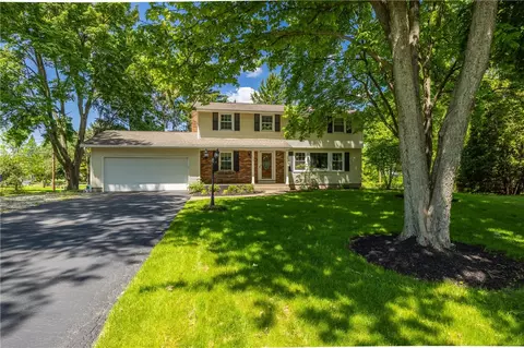 130 Clearview Dr, Penfield, NY 14526