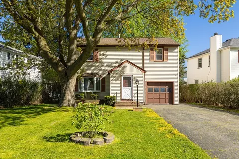 624 Tarrington Rd, Irondequoit, NY 14609