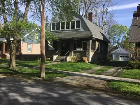 13 Elm St, Le Roy, NY 14482