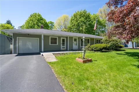 35 Horizon Dr, Rochester, NY 14625