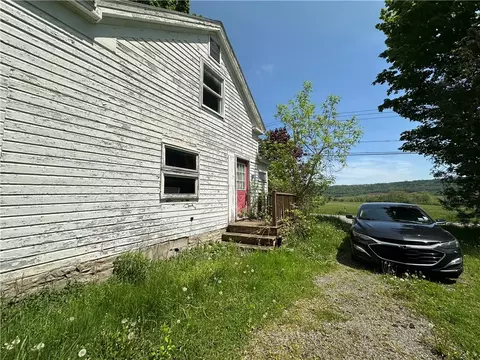 5643 West Rd, Stockbridge, NY 13409