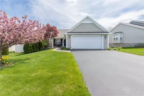 30 Winter Rdg, Ogden, NY 14559