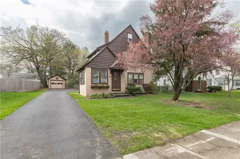 135 Corona Rd, Greece, NY 14615