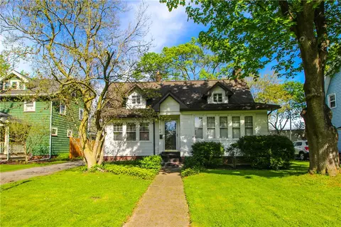280 Meadow Dr, Rochester, NY 14618