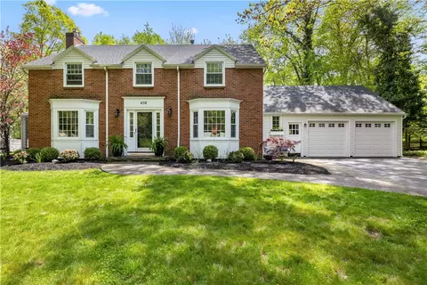 658 Oakridge Dr, Irondequoit, NY 14617