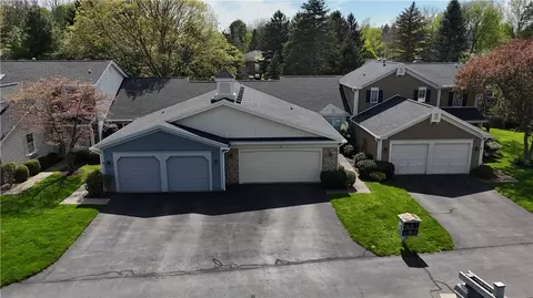 11 Winding Wood Rd, Pittsford, NY 14534