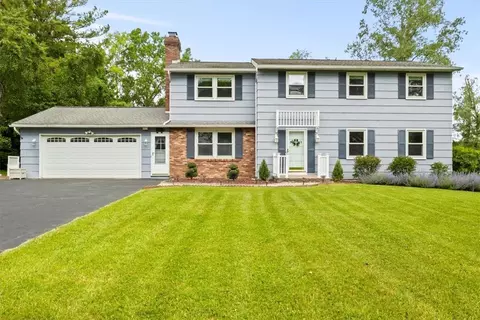 51 Crestview Dr, Pittsford, NY 14534
