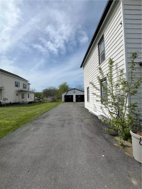 309 Railroad St, Frankfort, NY 13340 | 43 Photos - Movoto