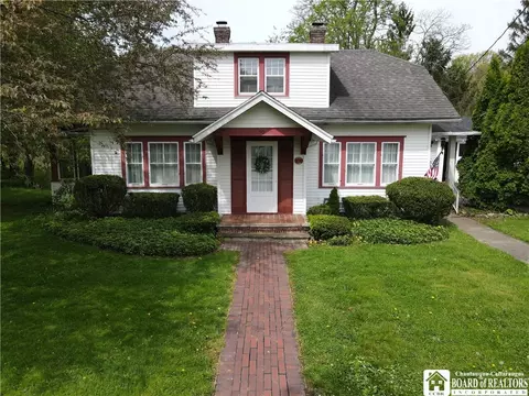 30 Center St, Hanover, NY 14062