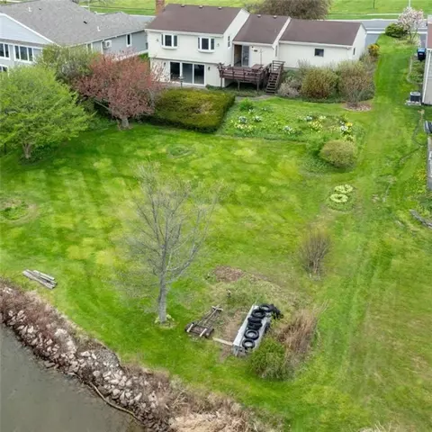 19 Shoreway Dr, Greece, NY 14612