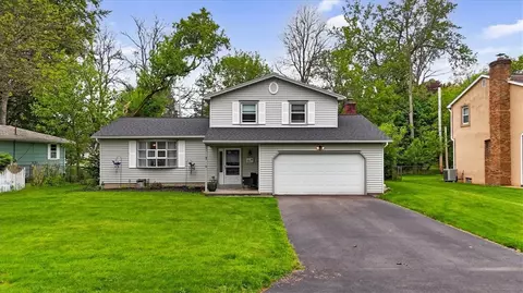 7 Lisand Dr, Perinton, NY 14450