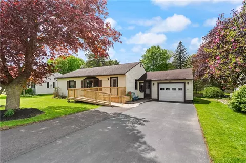 1405 Summit Dr, Arcadia, NY 14513