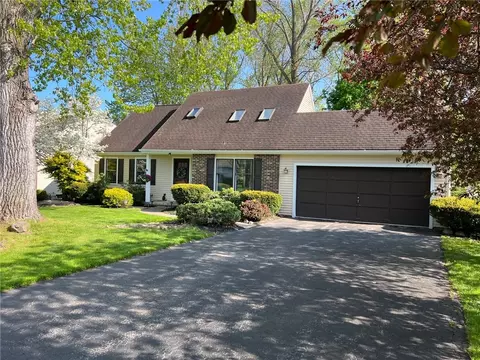 65 Cambridge Rd, Parma, NY 14468