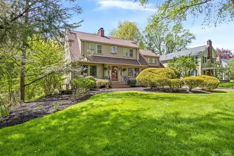83 Penfield Cres, Rochester, NY 14625