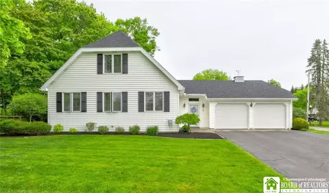 90 Yolande Ave, Ellicott, NY 14701