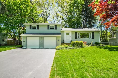 31 Sansharon Dr, Irondequoit, NY 14617