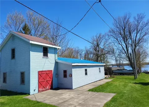 17 Second St, Hammond, NY 13646