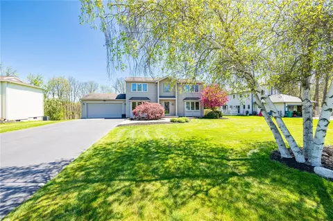 4 Rosscommon Cres, Perinton, NY 14450