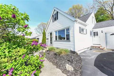 112 Lambert Dr, Greece, NY 14616 photo 3