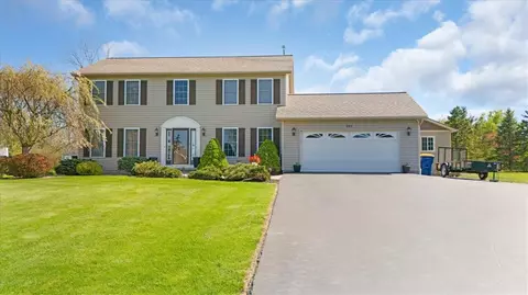 682 Lake View Knls, Ontario, NY 14519