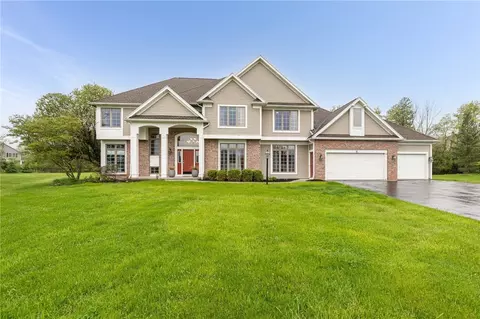18 Elatia Cir, Pittsford, NY 14534