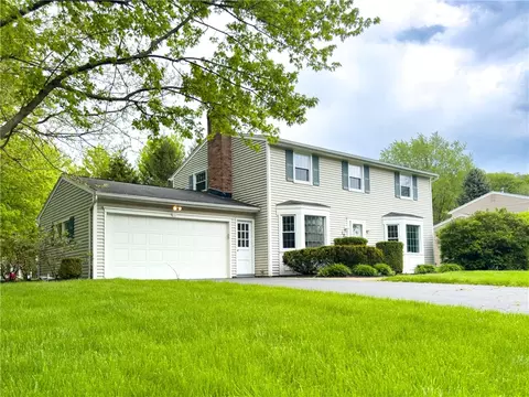 127 Maple Hill Farm Rd, Penfield, NY 14526