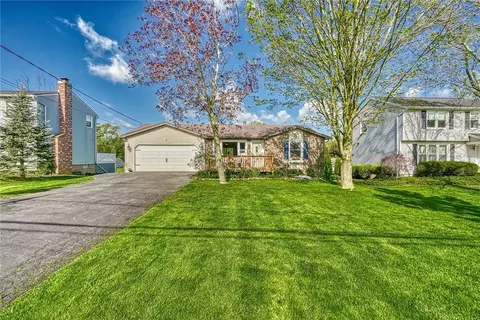 18 Ridgefield Dr, Riga, NY 14428