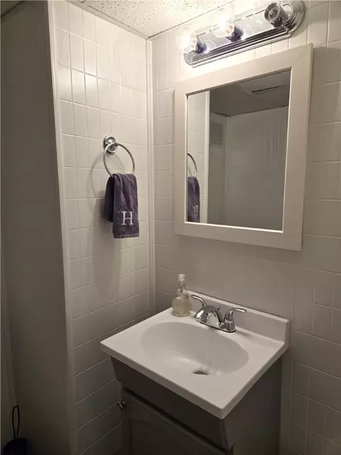 104 Tottenham Rd, Irondequoit, NY 14609 photo 35