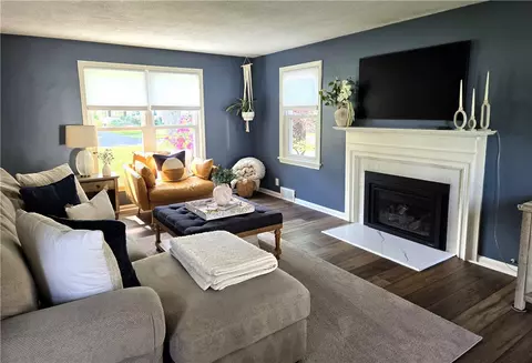 104 Tottenham Rd, Irondequoit, NY 14609 photo 4