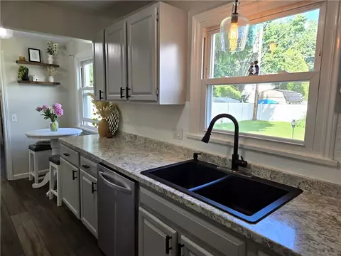 104 Tottenham Rd, Irondequoit, NY 14609 photo 9