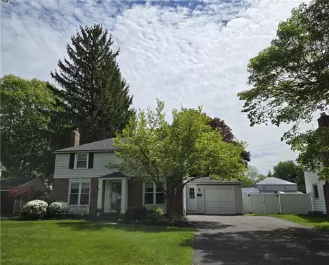 104 Tottenham Rd, Irondequoit, NY 14609