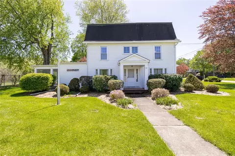 22 Academy St, Naples, NY 14512