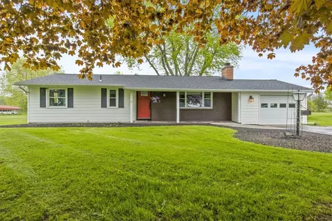 3591 Sunset Ln, Williamson, NY 14589