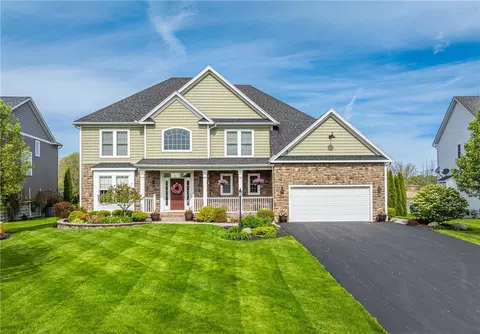 44 Nightfrost Ln, Henrietta, NY 14467