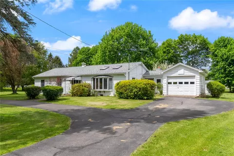 48 Mary St, Phelps, NY 14532