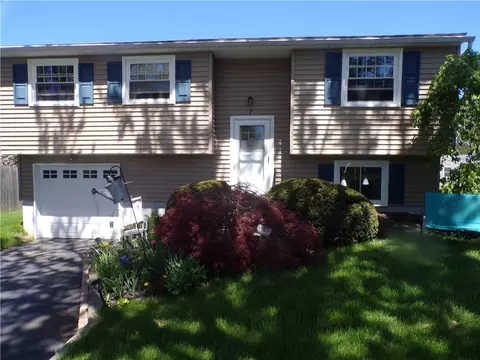 7 Close Hollow Dr, Hamlin, NY 14464
