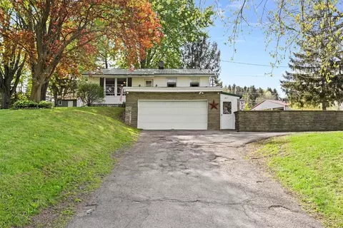 417 Old Pre-emption Rd, Lyons, NY 14489 photo 2