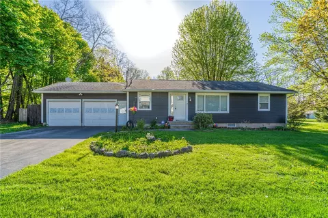 2396 Canandaigua Rd, Macedon, NY 14502