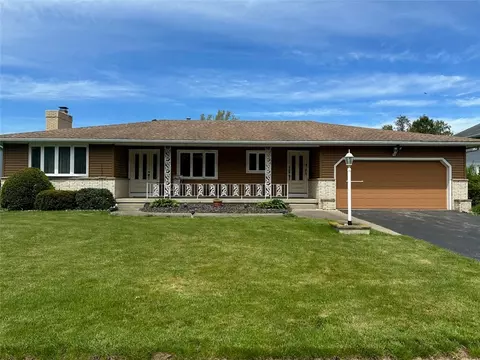 160 Kings Gate S, Irondequoit, NY 14617
