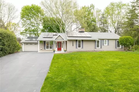 7 Winding Rd, Rochester, NY 14618