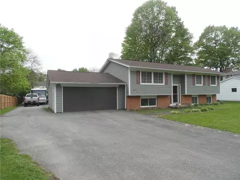 225 Pine Valley Dr, Greece, NY 14626