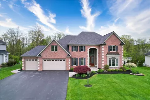 10 Starcrest Ln, Webster, NY 14580