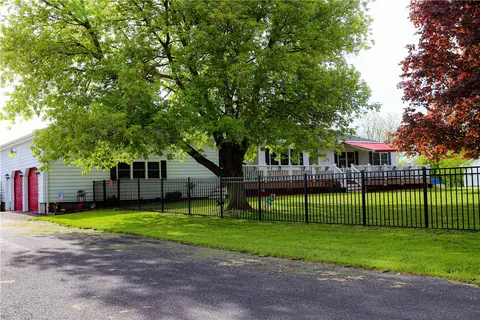 8849 Keeney Rd, Le Roy, NY 14482