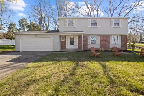 2 Country Corner Ln, Perinton, NY 14450