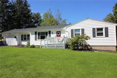 7703 Roder Pkwy, Ontario, NY 14519