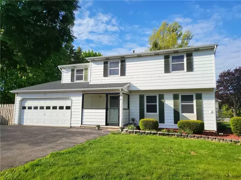 66 Sherwood Dr, Brockport, NY 14420