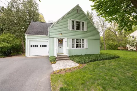 135 Collingsworth Dr, Rochester, NY 14625