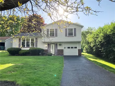 3 Village Trl, Ogden, NY 14559