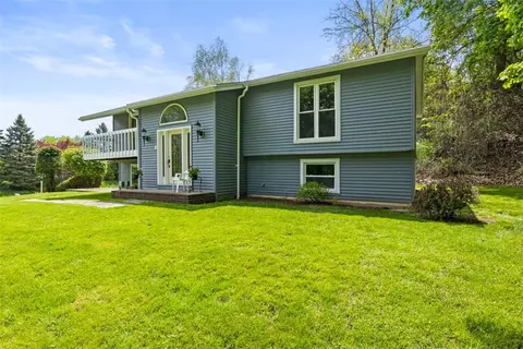 5 Marco Ln, Irondequoit, NY 14622 photo 3