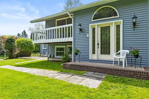 5 Marco Ln, Irondequoit, NY 14622 photo 5